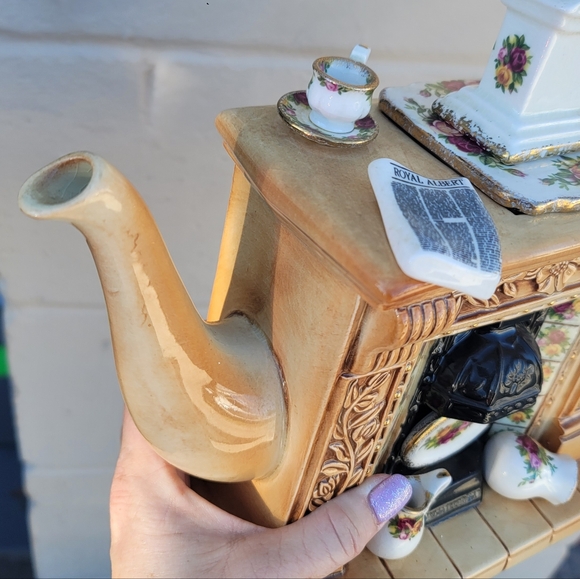 Royal Albert Old Country Roses Teapot Handcrafted Cardew Design Clock Fireplace - Picture 6 of 8